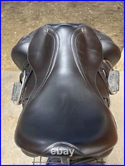 Prestige Helen X Dressage Saddle 17/32 includes anatomical girth