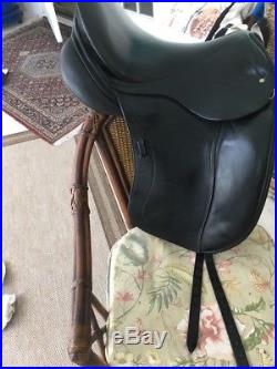 Schleese The Wave 17.5 inches Saddle, includes leathers, irons, girth and cover