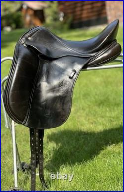 Schleese Wave Dressage Saddle 17.5 MW Black Schleese Wave Dressage Saddle 17.5 MW Black