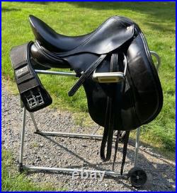 Schleese Wave Dressage Saddle 17.5 MW Black Schleese Wave Dressage Saddle 17.5 MW Black