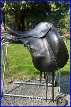 Schleese Wave Dressage Saddle 17.5 MW Black Schleese Wave Dressage Saddle 17.5 MW Black