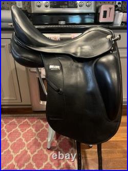 Sommer Savoie Flextra Dressage Saddle Size 18 Sommer Savoie Flextra Dressage Saddle Size 18