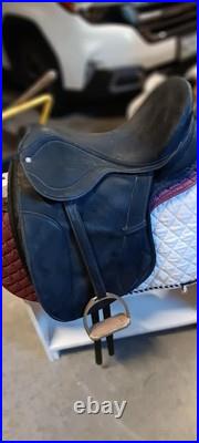 Synthetic Dressage Saddle, wide, made in England, 18 seat. Please read full Synthetic Dressage Saddle, wide, made in England, 18 seat. Please read full