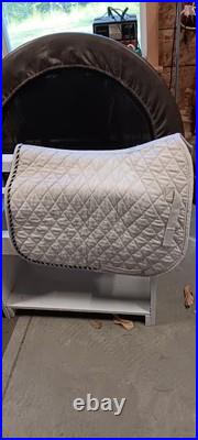 Synthetic Dressage Saddle, wide, made in England, 18 seat. Please read full Synthetic Dressage Saddle, wide, made in England, 18 seat. Please read full