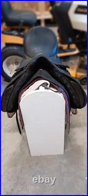 Synthetic Dressage Saddle, wide, made in England, 18 seat. Please read full Synthetic Dressage Saddle, wide, made in England, 18 seat. Please read full