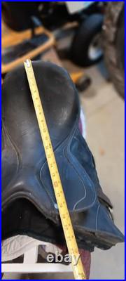Synthetic Dressage Saddle, wide, made in England, 18 seat. Please read full Synthetic Dressage Saddle, wide, made in England, 18 seat. Please read full