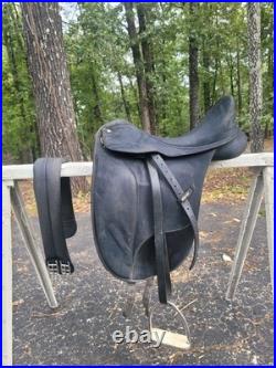 Synthetic Wintec Isabell 16 1/2 in Dressage Saddle w Adjustable Gullet System Synthetic Wintec Isabell 16 1/2 in Dressage Saddle w Adjustable Gullet System