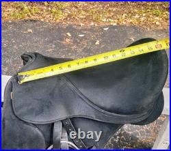 Synthetic Wintec Isabell 16 1/2 in Dressage Saddle w Adjustable Gullet System Synthetic Wintec Isabell 16 1/2 in Dressage Saddle w Adjustable Gullet System