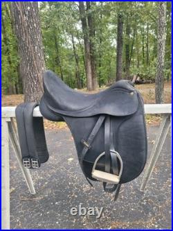 Synthetic Wintec Isabell 16 1/2 in Dressage Saddle w Adjustable Gullet System Synthetic Wintec Isabell 16 1/2 in Dressage Saddle w Adjustable Gullet System