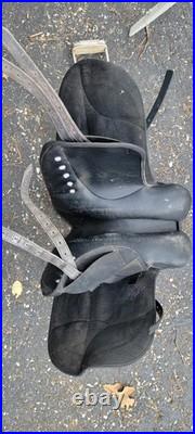 Synthetic Wintec Isabell 16 1/2 in Dressage Saddle w Adjustable Gullet System Synthetic Wintec Isabell 16 1/2 in Dressage Saddle w Adjustable Gullet System