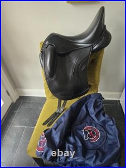 Tota Dressage Saddle 17 Adjustable Width-includes girth and saddle cover Tota Dressage Saddle 17 Adjustable Width-includes girth and saddle cover