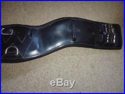 WOW Padded Curved Short Dressage Girth black size 28 70cm anatomical