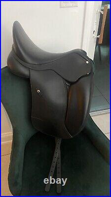 Wintec 500 dressage saddle 161/2-17Girth And Stirrup Leathers