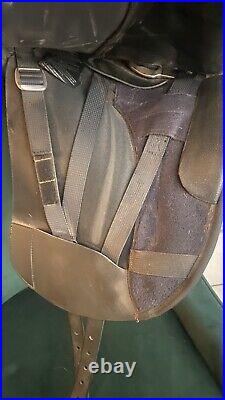 Wintec 500 dressage saddle 161/2-17Girth And Stirrup Leathers