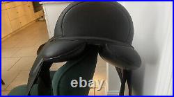 Wintec 500 dressage saddle 161/2-17Girth And Stirrup Leathers