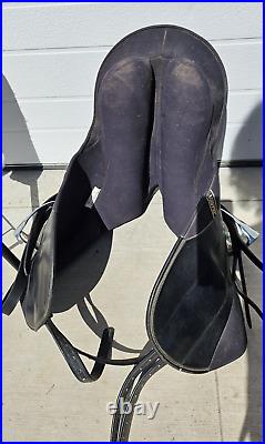 Wintec Sport Saddle 17 Light Weight All Around English Saddle Stirrups & Girth