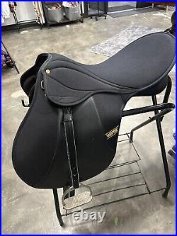 Wintec dressage saddle Size 18 Includes Girth Irons And Leathers