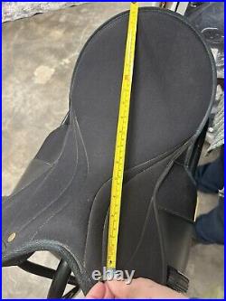 Wintec dressage saddle Size 18 Includes Girth Irons And Leathers