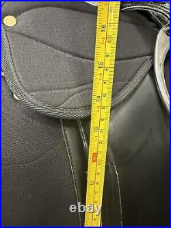 Wintec dressage saddle Size 18 Includes Girth Irons And Leathers