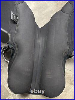 Wintec dressage saddle Size 18 Includes Girth Irons And Leathers